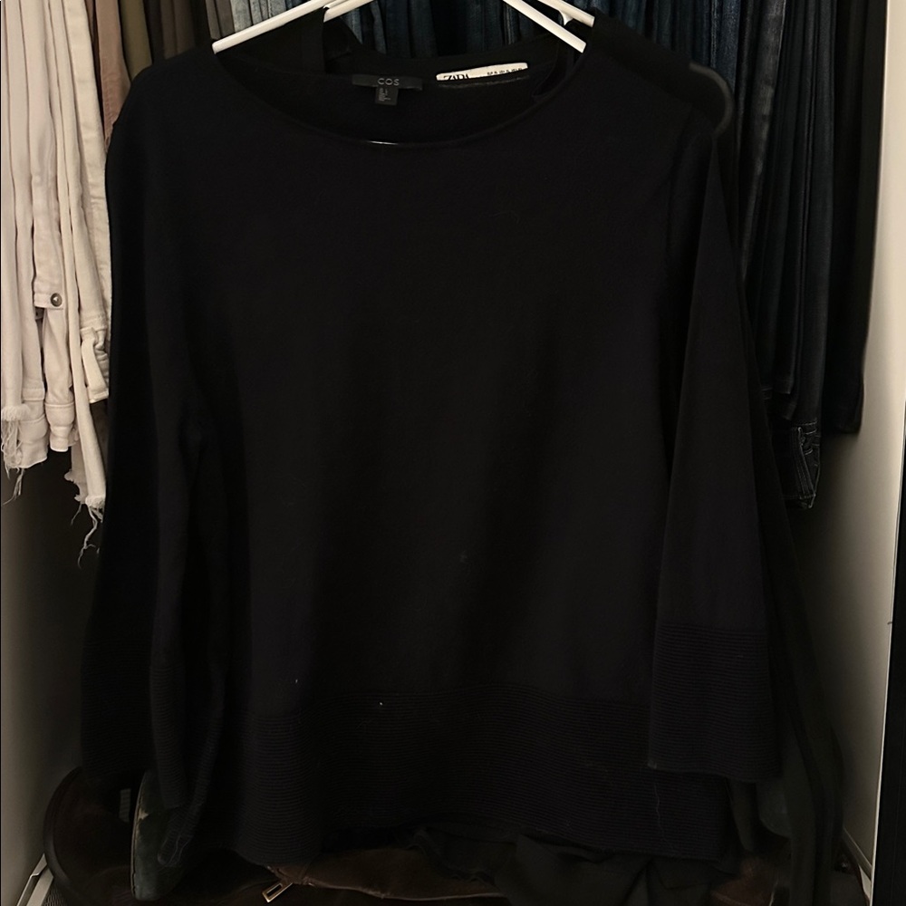 COS classic wool blend sweater, crew/boat neck sz L but fitted runs smaller.